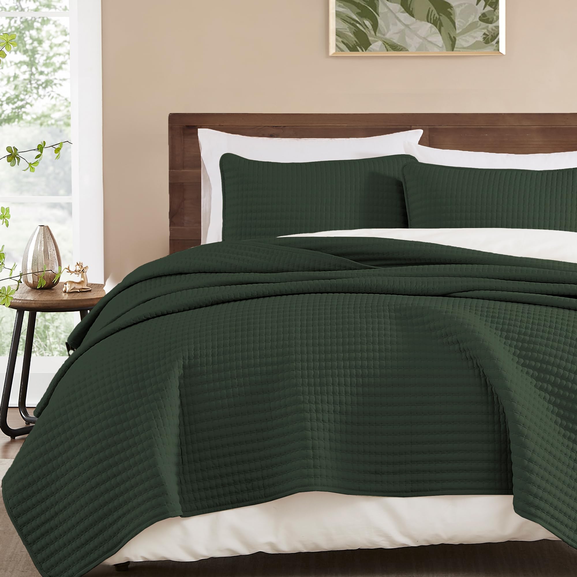 WRENSONGE Queen Quilt-3 Pieces Lightweight Bedspreads Olive Green Queen Size Quilt Bedding Set for All Seasons, Soft Summer Coverlet with 2 Pillow Shams Suitable for Bed & Couch