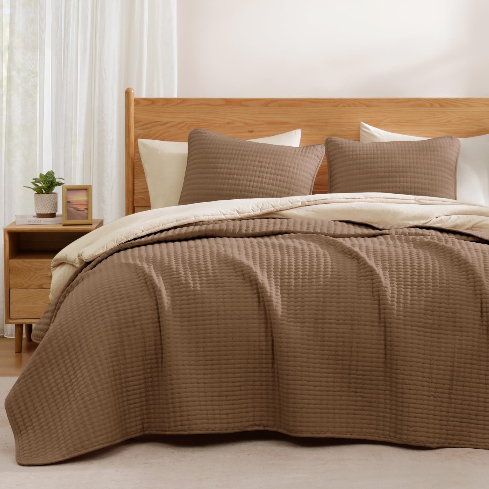 WRENSONGE Queen Quilt-3 Pieces Lightweight Bedspreads Olive Green Queen Size Quilt Bedding Set for All Seasons, Soft Summer Coverlet with 2 Pillow Shams Suitable for Bed & Couch