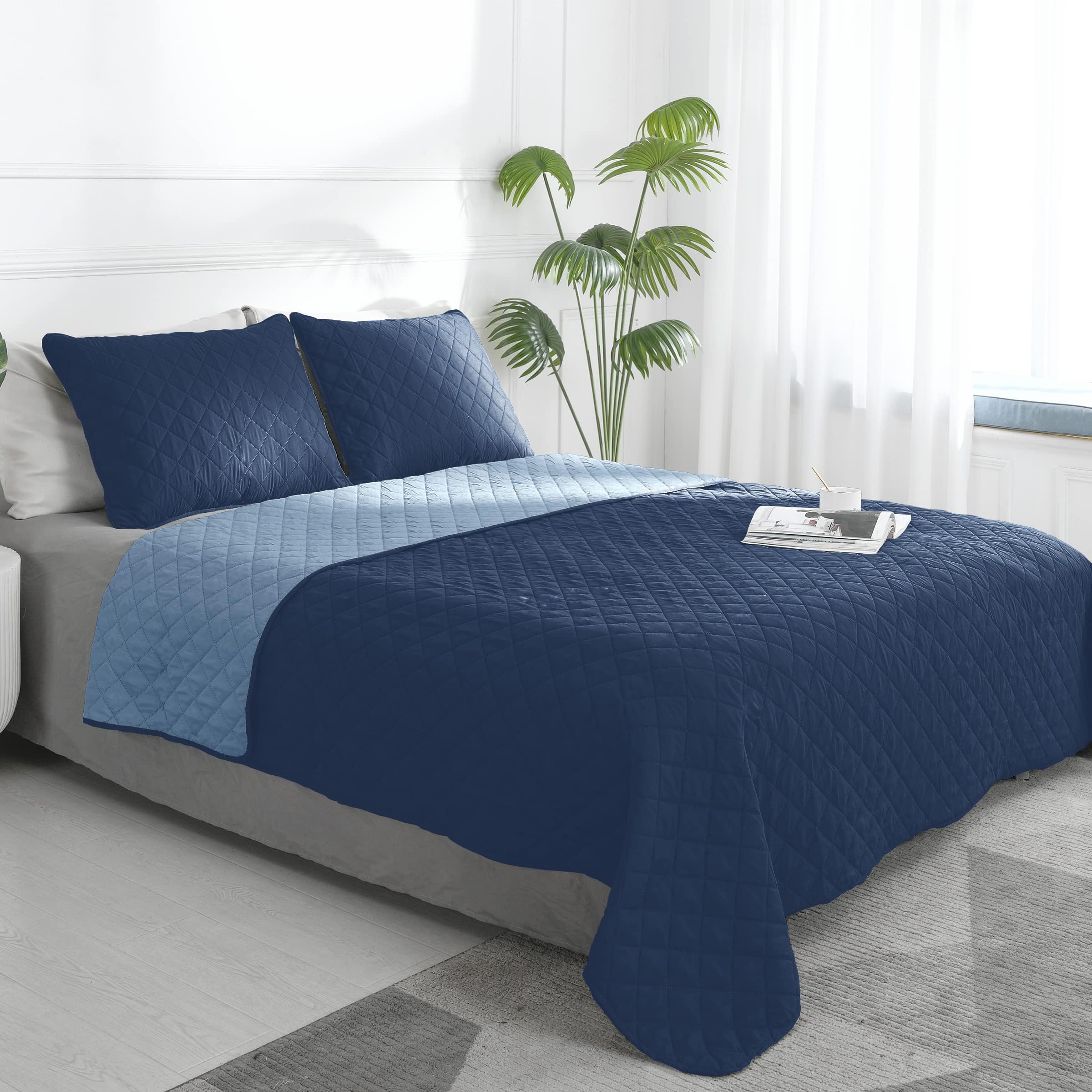 Easy-Going King Size Reversible Quilt Set with 1 Quilt and 2 Pillow Shams, Soft Bed Quilt Cover, Water Resistant Lightweight Microfiber Bedspread, Stain Resistant, Gray/Light Gray